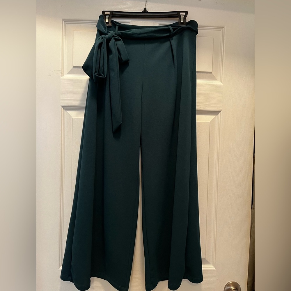 Fashion Nova Green Wide-Leg Culottes Pants with Tie Detail Waist 30” inseam 25”